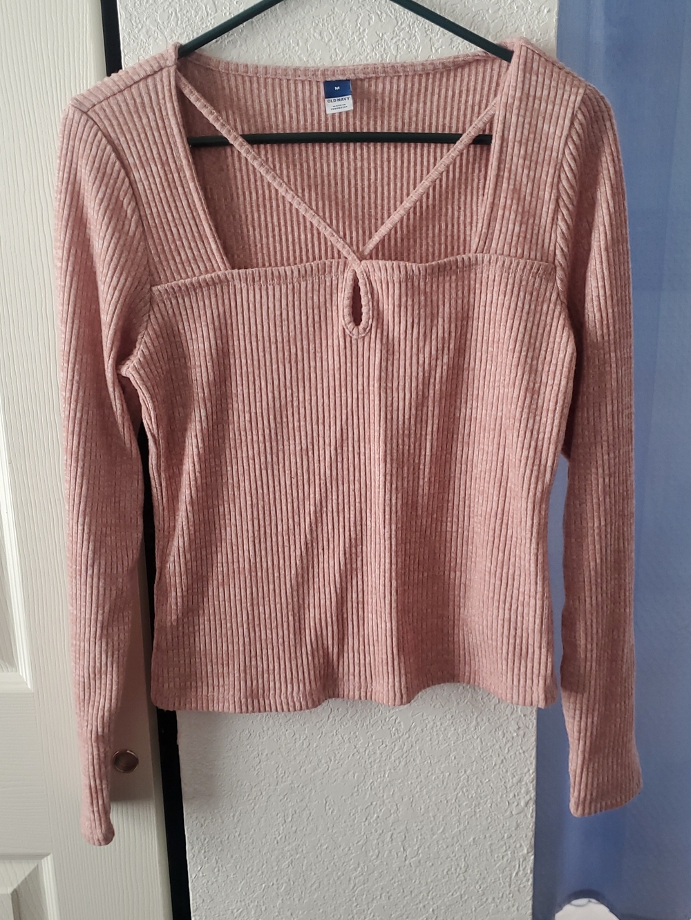 Old Navy Ribbed Long-Sleeve Keyhole Top in Dusty Pink